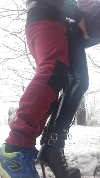 LauraOnHeels: Laura On Heels modelo 2021 vídeo de pé fodendo entre a...