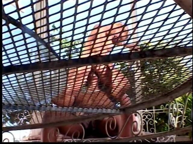 Analconda: sunahre baalon vaali sundri ko kaamuk kaale aadmi dvara choda...