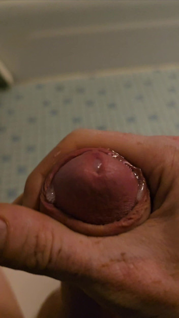 Ginger Wolf: Thủ dâm hàng ngày với lượng tinh lớn