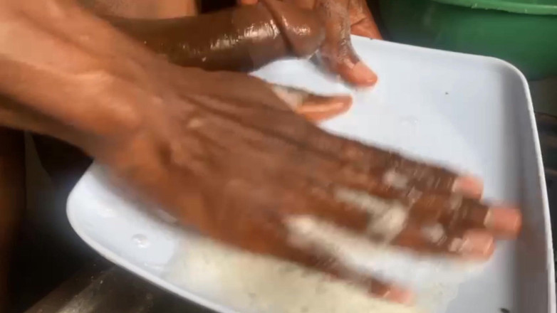 Spiderbang: Ele lavou os pratos limpos com seu pau doce fofo