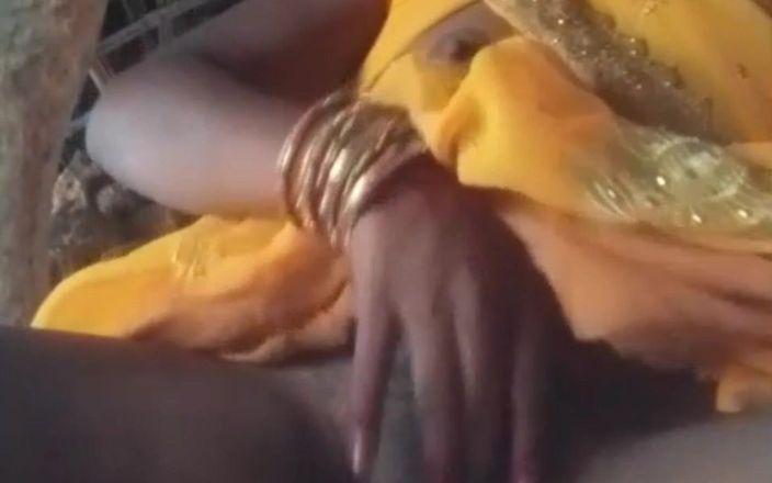 RJ NISHA: Bhabhi está mostrando sua buceta em sari amarelo, eu inseri...