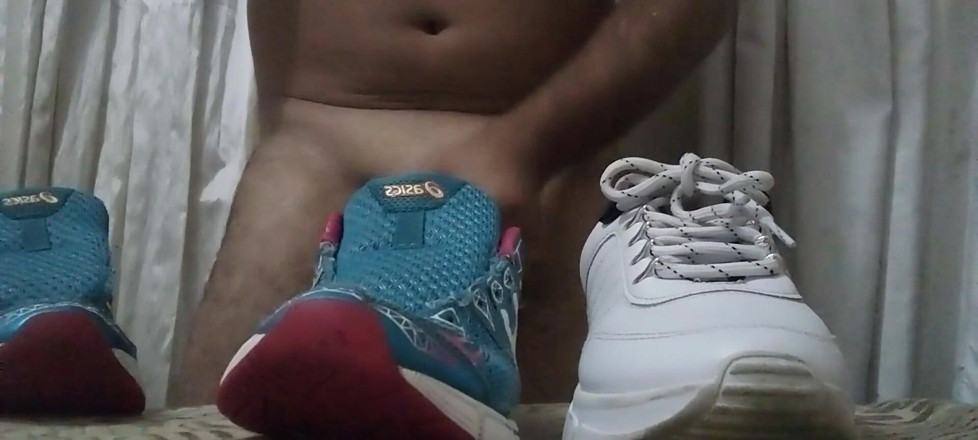 Sneakerfetish_BR: 运动鞋操逼和射在asics上