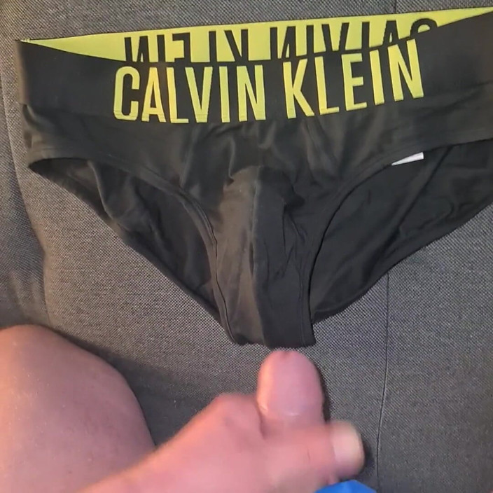 CumShorts: Unterwäsche kommt zum orgasmus