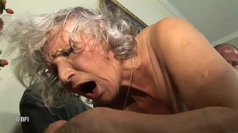 Nasty matures and dirty grannies club: Збуджена поїздка вниз по провулку пам'яті