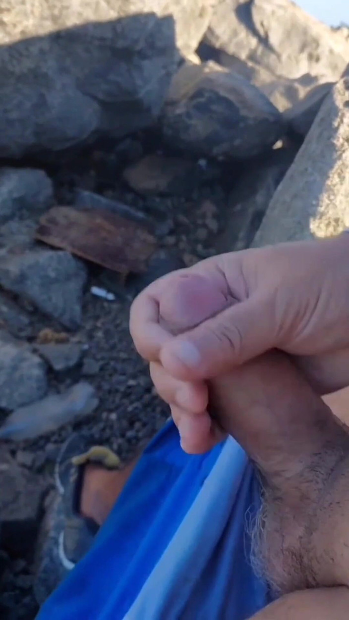 Ladysilvas: Ladysilva mostra il mio cazzo in spiaggia