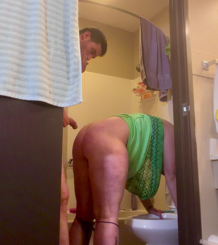 Alpha stud 4 u: Zacháze s ní hrubě v koupelně, kterou jsem právě použil
