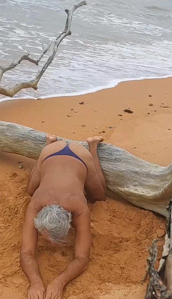 Ladysilvas: Ladysilva Jaký nezbedný sexy zadek na pláži v bikinách