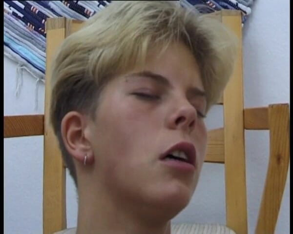 YOUR FIRST PORN: Natasha - einsatz di beiden loechern - natasha - dipakai di kedua lubang