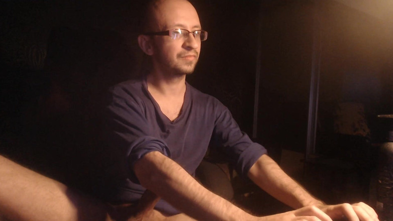 Alex Metallov: Nadržený Legrační chlap honí velký penis na webové kameře