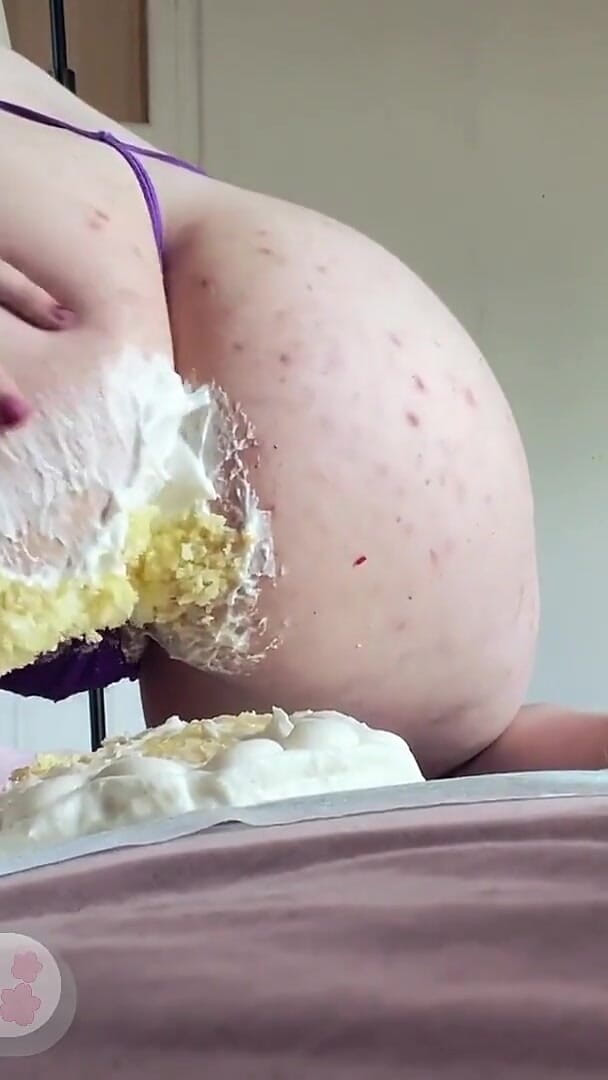 Cake Sitting and Sploshing for My Birthday (Sugar flower)