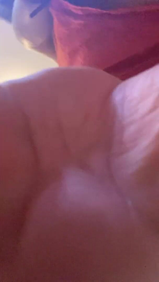 RiceQueenTopBoy: 青少年刚刚准备一天的巡航，用振动器伸展屁股