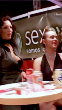 Dunia-Czarnogóra: Dunia Montenegro i Angie Kiss na Barcelona Cine Erotico Festival w 2006 roku