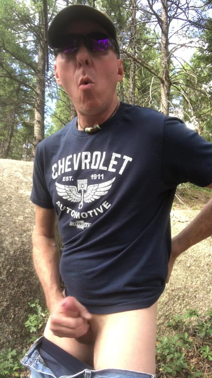 Adam Kaye: La pornostar adam kaye si masturba nei boschi