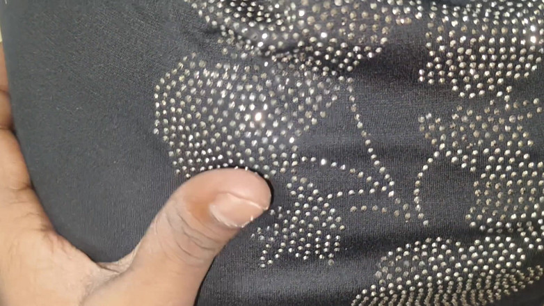 CloudyPush59: Telugu anu zia in un pezzo nero