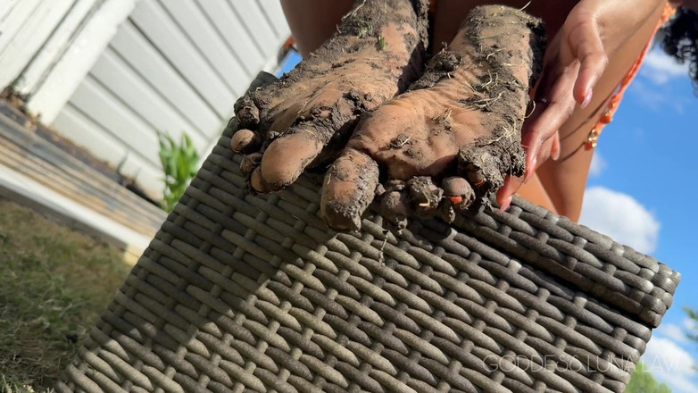 Goddess Luna Law: Schlammige füße, wichsanleitung, ebenholz-bikini-balg, göttin luna law, pOV