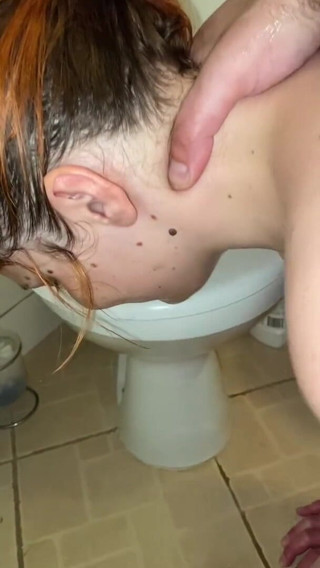 Elena917: Morning blowjob turns into toilet humiliation