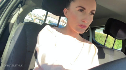 SophiaSmithUK: No seatbelt