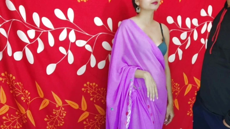 Hornycouple149: Indická Desi Saara byla navržena nevlastním bratrem, aby ho naučila...