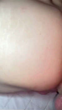 Fodendo a bunda rosa do bastardo branco