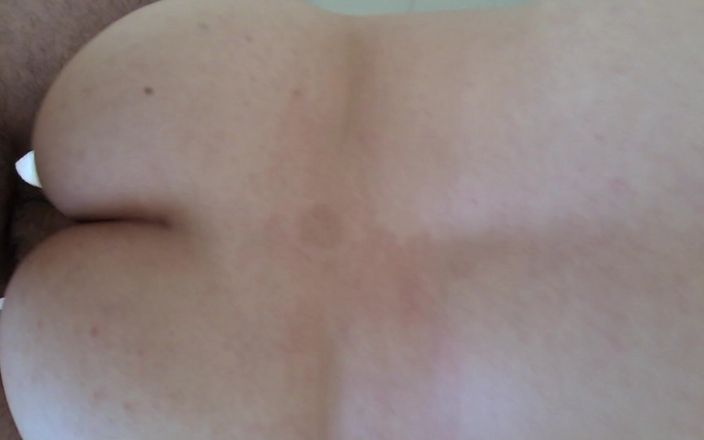 Testicarl: Betrügende MILf-ehefrau wird von hinten gefickt und bekommt einen cumshot...