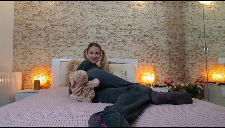 Erotic Tanya: Ma demi-sœur se fait péter devant la caméra
