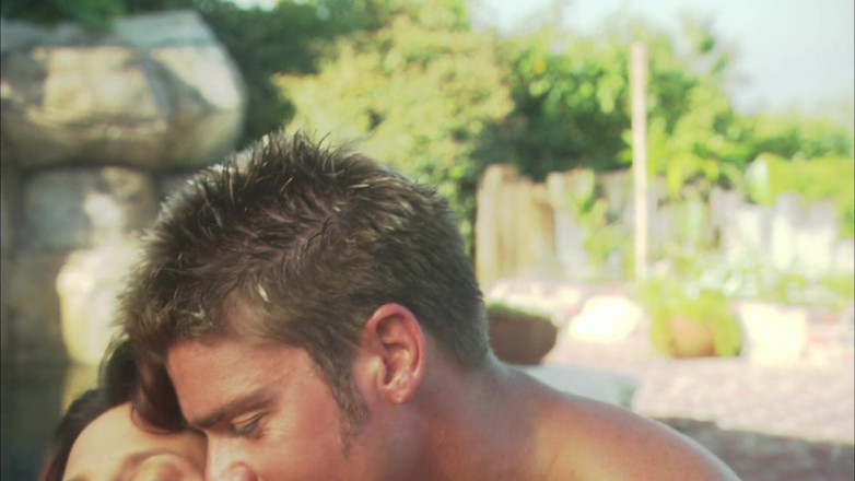My MILF: La coppia romantica s'eccita appassionatamente a bordo piscina