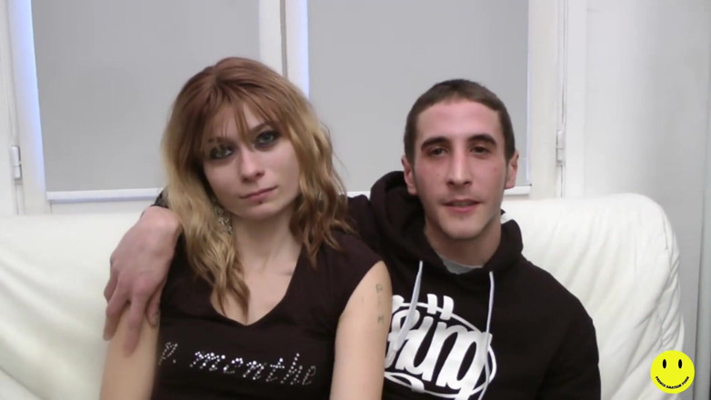 French Amateur Porn: Dvojitá penetrace roztomilé blonďaté teenagerky
