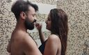 Bollywood porn: Kocasının arkadaşı yalnız bir kıza geldi hintli kızı banyoda sikiyor