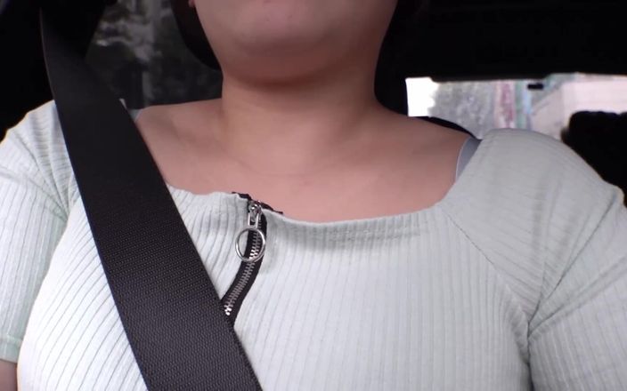 Strix: Linda amiga con un cuerpo gordito y cortes cortos es...