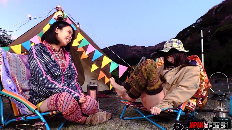 Japan Fetish Fusion: Spocone palce Saku Kurosaki na języku Fuki Nagano. To smak...