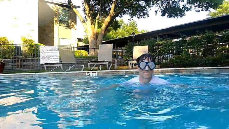 BBW nurse Vicki adventures with friends: Couple Underwater Diving and Swimming