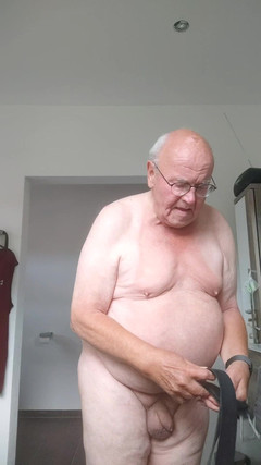Karlchengeil: Pissing, Belting and Rough Cock Playing