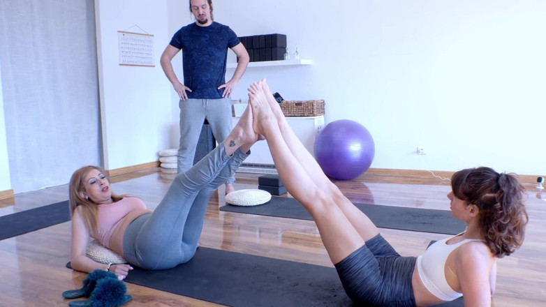 Lety Howl: Sesi Yoga yang sangat peribadi. Seks bertiga yang sengit dengan...