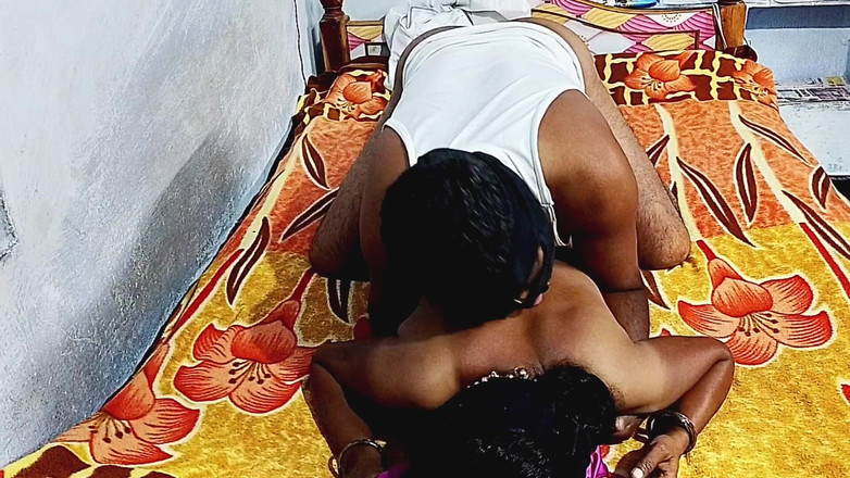 Desihotcouple: Indická sexy manželka Domácí lízání kundičky kouření Fuking