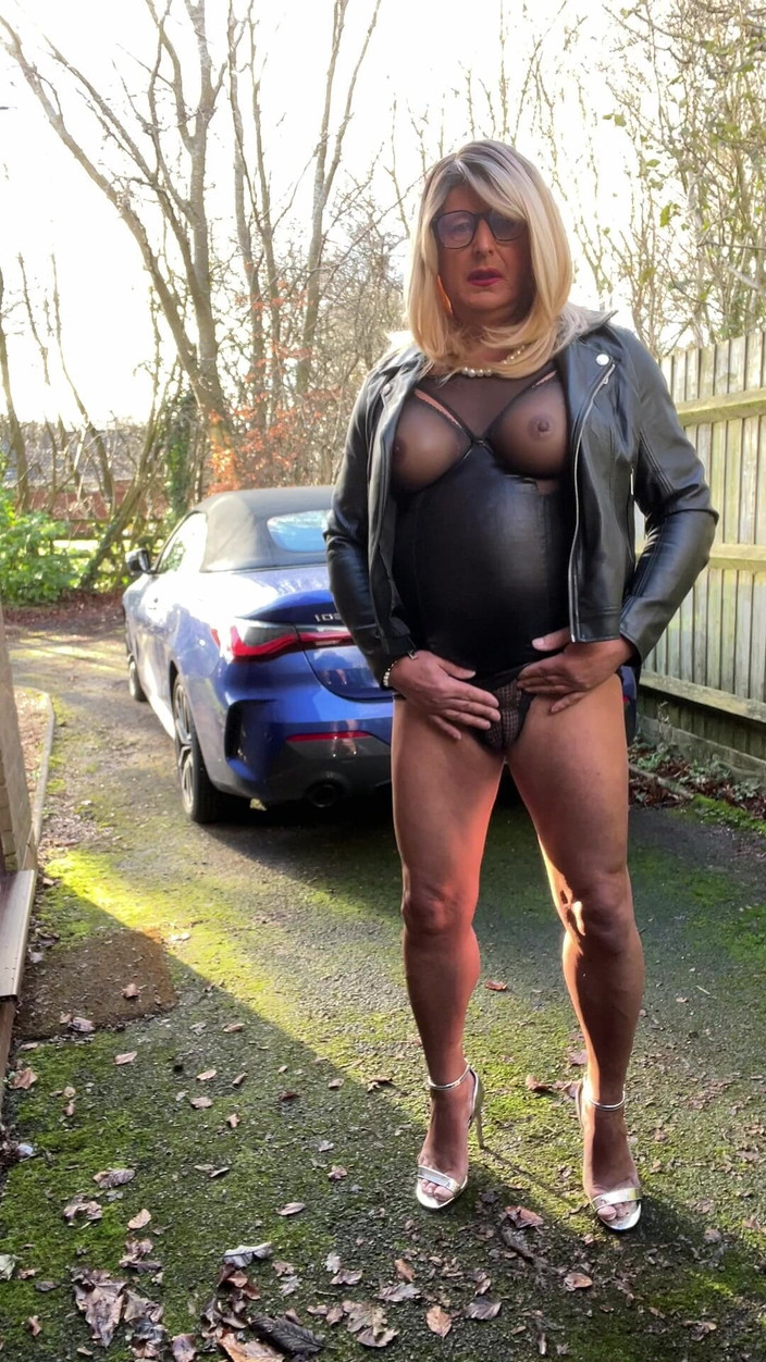 Kellycd2022: Amatör travesti kellycd2022 seksi orta yaşlı seksi kadın büyük kadın...