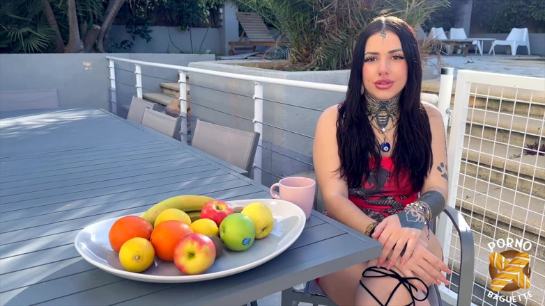 Porno Baguette: Laeticia, personaliti yang kuat dalam tubuh yang cantik!