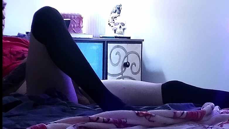 Biguy6999: Curva Veronica Dick se masturbează pentru cameră în timp ce prietenul...