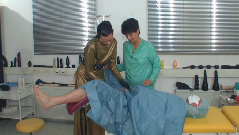 Rubber & Clinic Studio - 1ATOYS: 2 rubbersluts - CBT