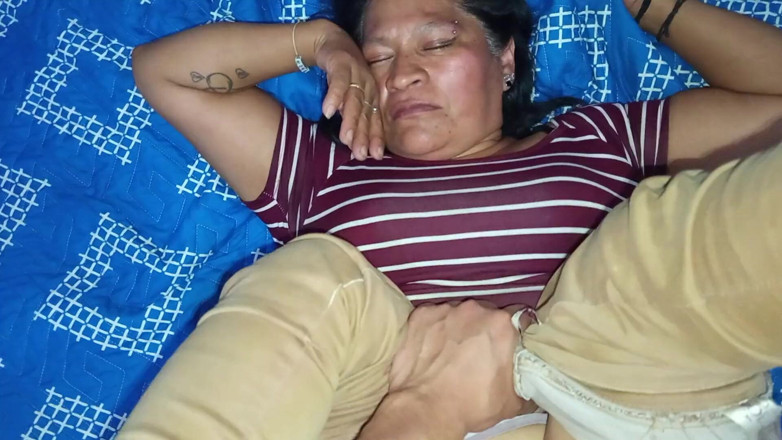 Moo DBOXXX: Otěhotňuje moji nevlastní matku, miluje se mnou sex