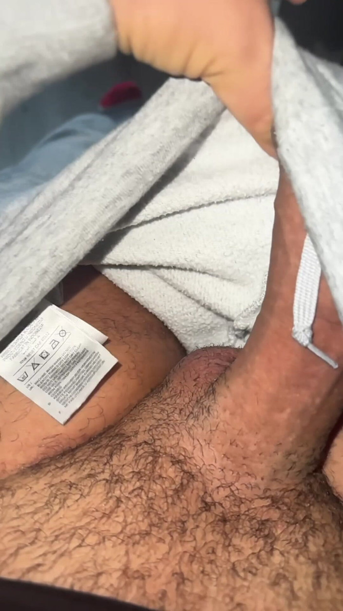 Hot dick in your ass: 隣人は私に彼の顔に射精してほしいと願っています