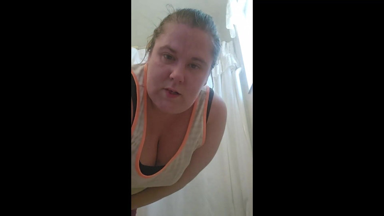 BettyBoomm: Estou sentado na sua cara ou pau?