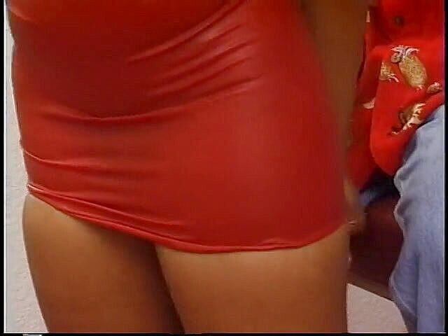 Whites on Blacks: Junge ebenholz-tramp lutscht und fickt weißen schwanz