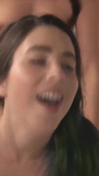 Agent lesbiene cu Sinn Sage, Cali Logan