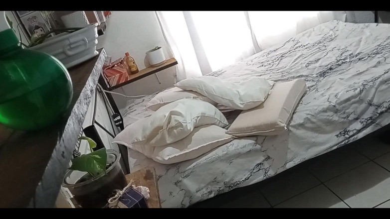 Karmicoxv: Máy bay bà già làm sạch phòng của cô ấy 1