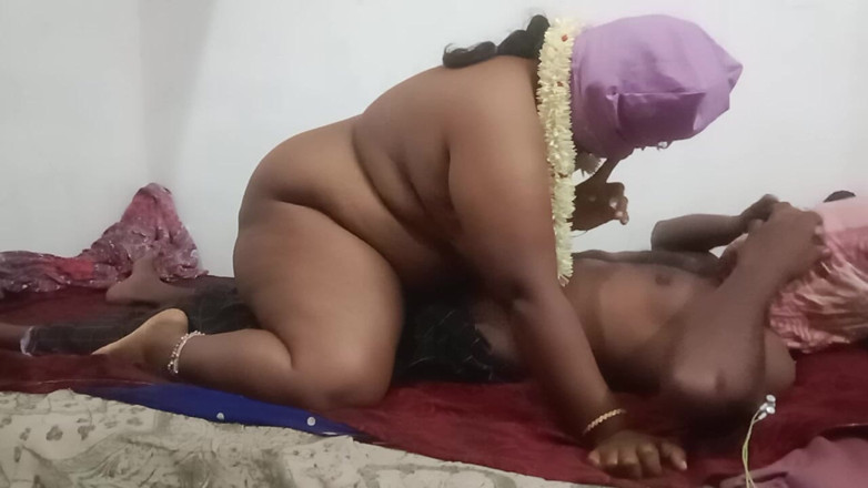 Santhi89: Tamil bella casalinga scopa marito e amico moglie traditrice
