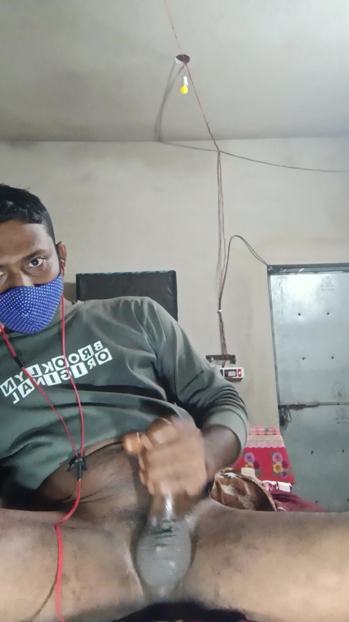 Bengali Bull: ベンガルの雄牛のマスターベット。インドのアーユルヴェーダオイルを使いましょう。彼の大きな黒いチンコのために