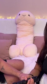 Matură sexy ne spune mai multe despre dragostea ei pentru jucăriile ei și ne arată câteva dintre cele preferate