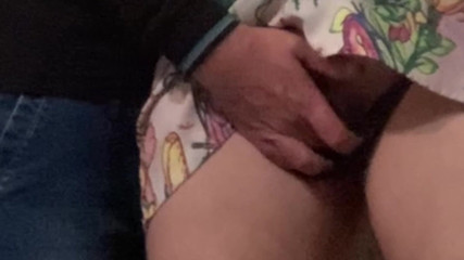 Niki studio: 陌生人challange - 我在地铁里让一个陌生人抚摸我的阴户