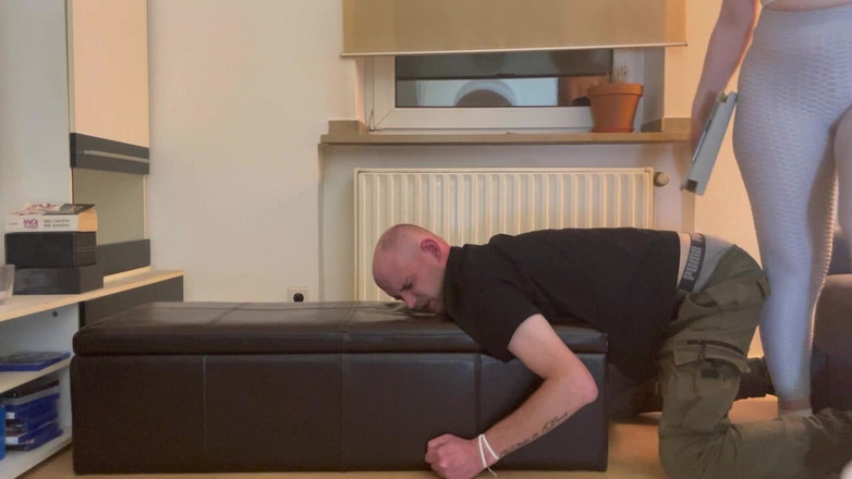 Lizzy Crush: Testa Seduta Con Leggings Grigi