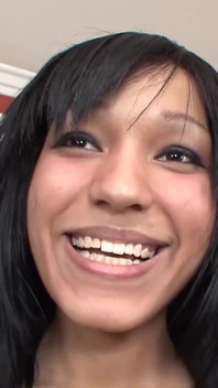 Awek si rambut coklat melantun pada zakar lelaki